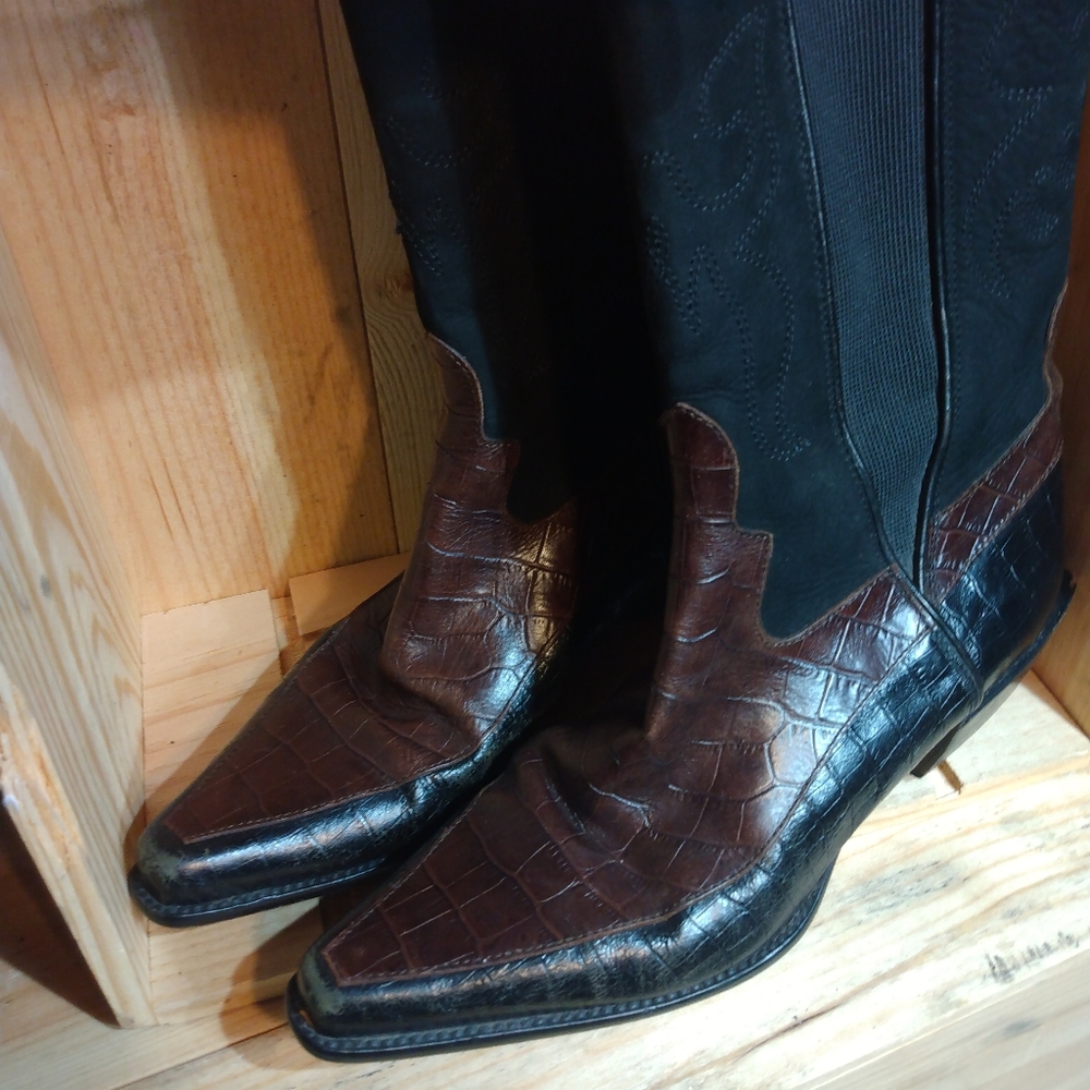 vero cuoio boots

Made in Italy Leather and suede